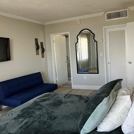 Oceanview On Sand Located In Ocean Manor Resort Fort Lauderdale Beach 2 Bed 2 Bath Spacious Corner Unit Partial Ocean View Exteriér fotografie