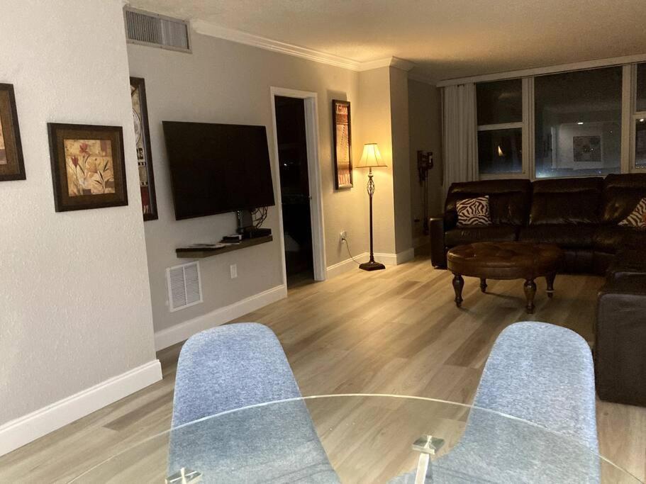 Oceanview On Sand Located In Ocean Manor Resort Fort Lauderdale Beach 2 Bed 2 Bath Spacious Corner Unit Partial Ocean View Exteriér fotografie